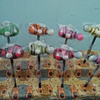 Cokelat karakter ikan