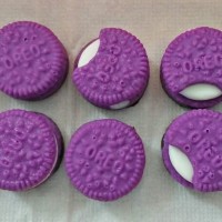 Coklat Karakter Oreo Ungu